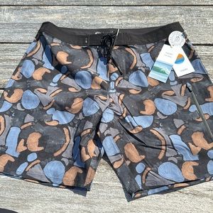VUORI Infinity Boardshort CLOUD ABSTRACT MENS SIZE‎ 34 nwt swim trunks